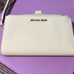 Michael Kors Jetset wristlet